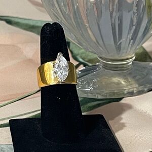 Elegant Gold Ring with Clear Stone